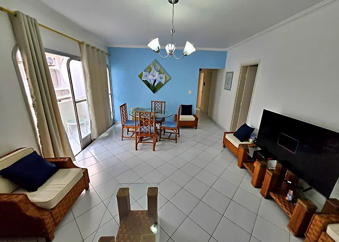 02 dorms c/suíte, Varanda, só 02 quadras da praia Guarujá